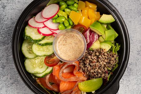 Поке Лосось с ореховым соусом