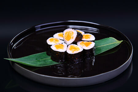 Ролл с лососем