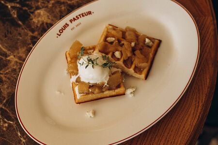 Вафли с грушей и горгонзолой