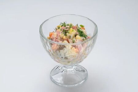 Салат Оливье с колбасой