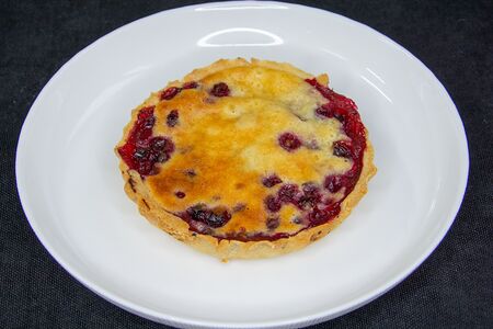 Сметанник с ягодами