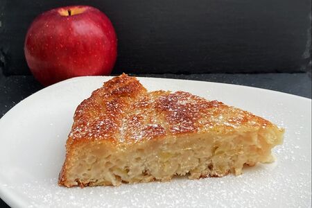 Яблочная шарлотка по домашнему рецепту