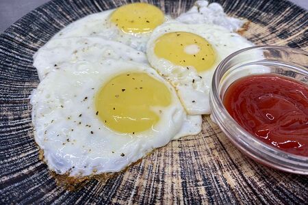 Яичница из трех яиц