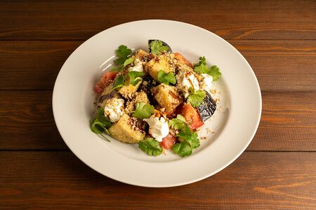 Салат с хрустящими баклажанами