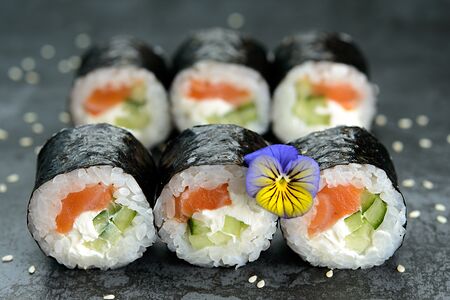 12. Малый ролл лосось, огурец, сыр