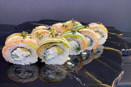 Опаленный лосось авокадо