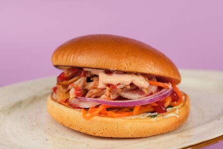 Булка с курицей