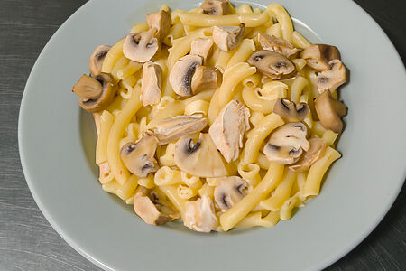 Бешамель с курицей и грибами