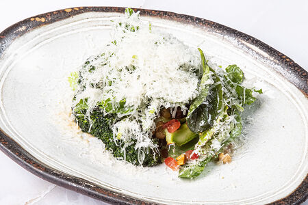 Брокколи на гриле с ореховым соусом