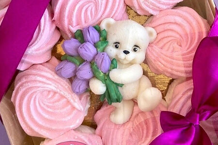 Набор подарочный Мишка с цветами и зефиром