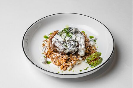 Вырезка быка с полбой и грибами