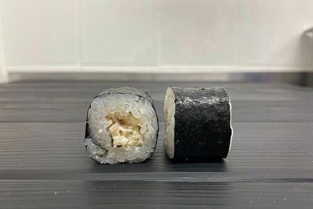 Хосомаки с угрем