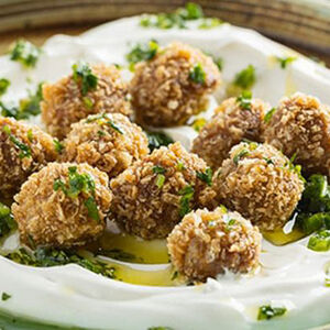 Оливки в кляре с острым соусом