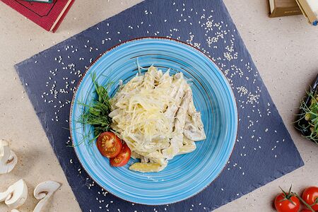 Паста с курицей и грибами