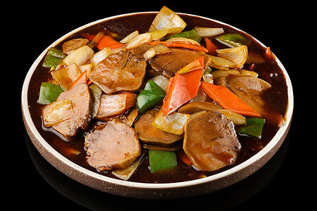 Язык свиной с овощами