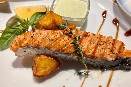 Семга с запеченным картофелем