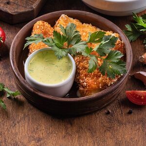 Жареный сулугуни с чесночным соусом