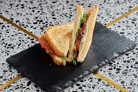 Сэндвич с форелью слабой соли