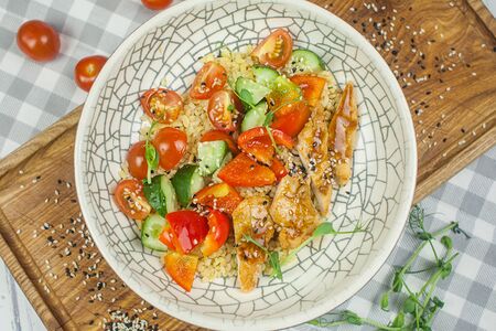 Боул с курицей су-вид и булгуром