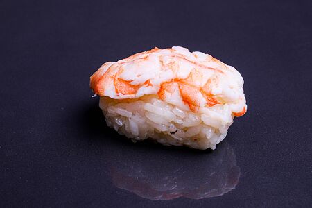 Суши с креветкой