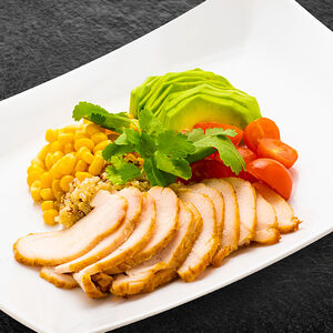 Кобб салат с курицей и авокадо