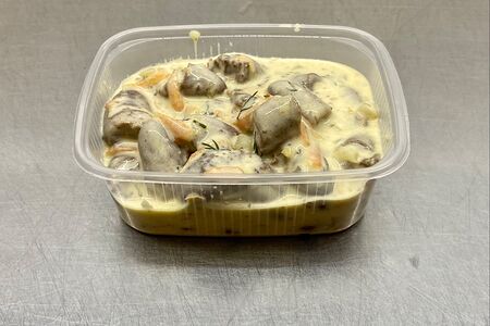 Сердечки куриные в сливочном соусе