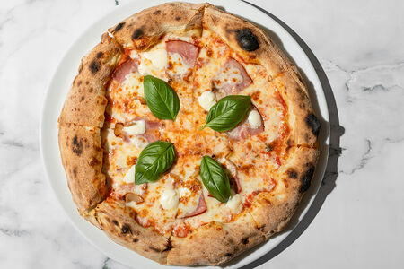 Пицца с беконом и маскарпоне