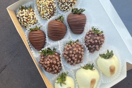 Набор клубники в шоколаде Великолепие 12 ягод