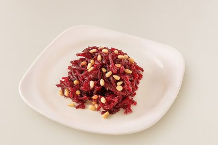 Салат из свеклы с кедровым орехом