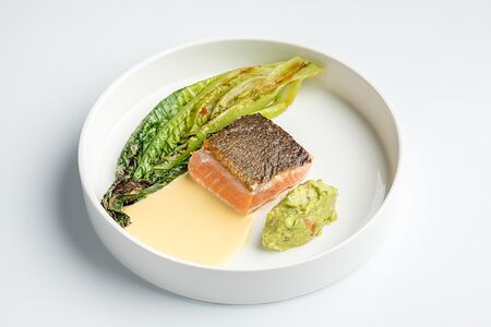 Стейк лосося с романо гриль и соусом из кукурузы