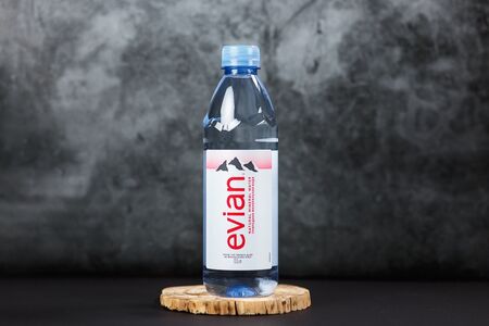 Вода питьевая Evian