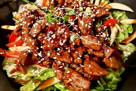 Тайский салат с вырезкой из говядины