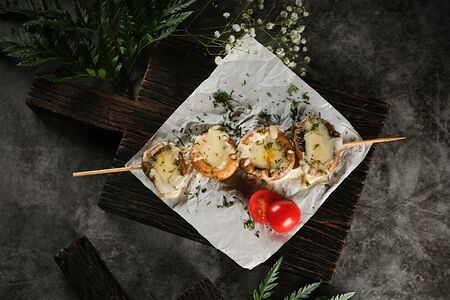 Шампиньоны с сыром Сулугуни