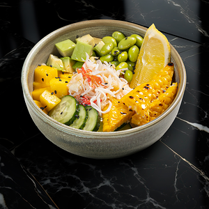 Поке с камчатским крабом