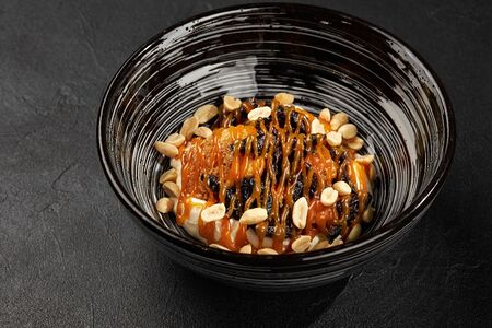 Солёная карамель, чернослив, арахис