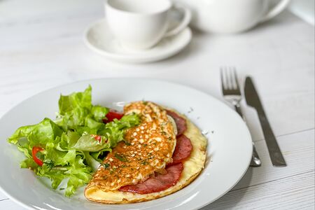 Омлет с ветчиной и сыром