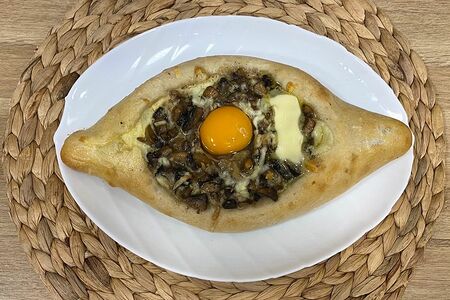 Хачапури по-аджарски с грибами