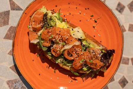 Брускетта с лососем