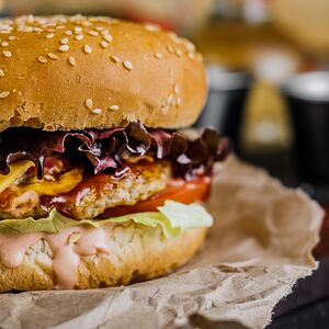 Куриный бургер