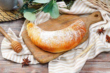 Булочка с клубникой