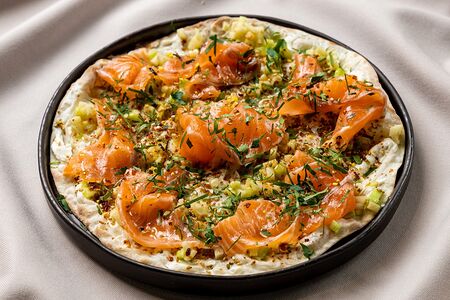 Хрустящая лепешка с лососем