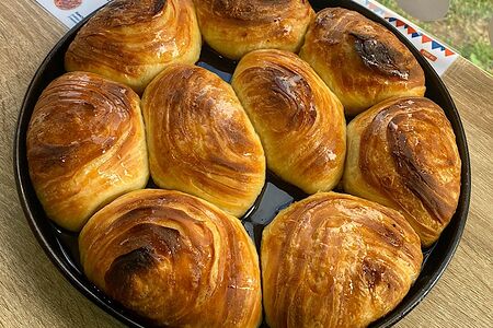 Булочка с грецким орехом