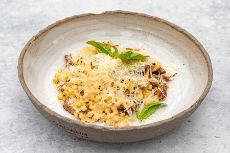 Птитим с говядиной, вешенками и вялеными томатами