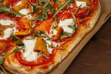 Пицца Лесные грибы и страчателла