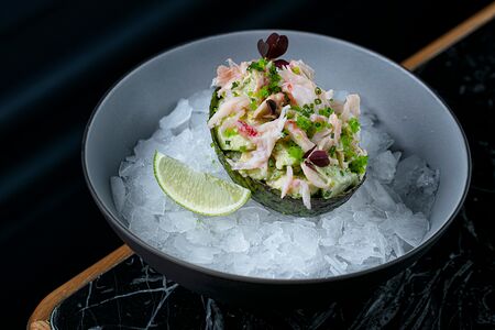 Авокадо с крабом