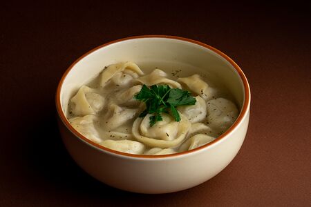 Пельмени с бульоном