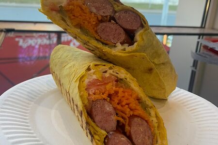 Ролл с двумя колбасками