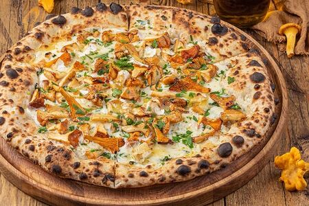 Пицца с лисичками и Камамбером