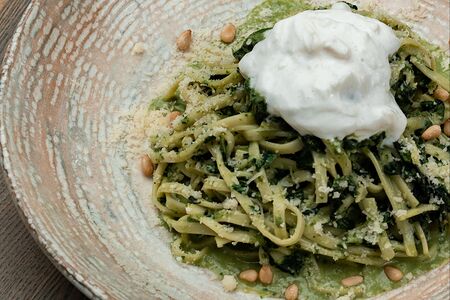 Феттуччине с сыром и шпинатом