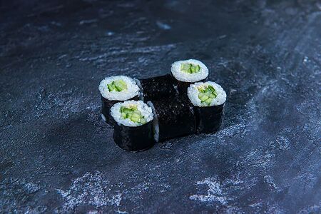 Ролл Маки огурец